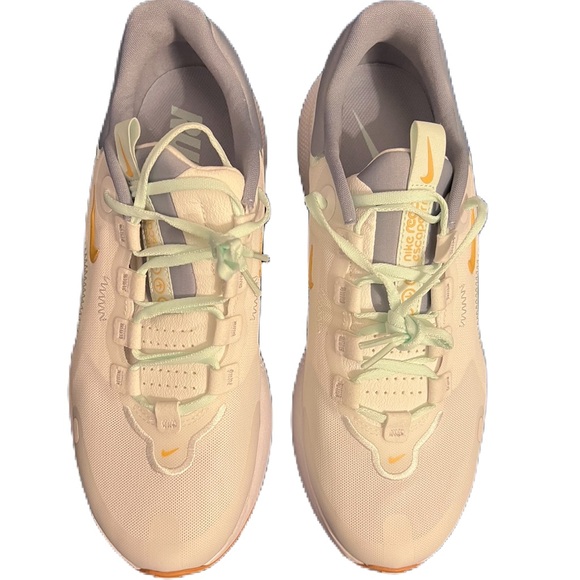 Nike React Escape Running Shoes - Picture 7 of 9